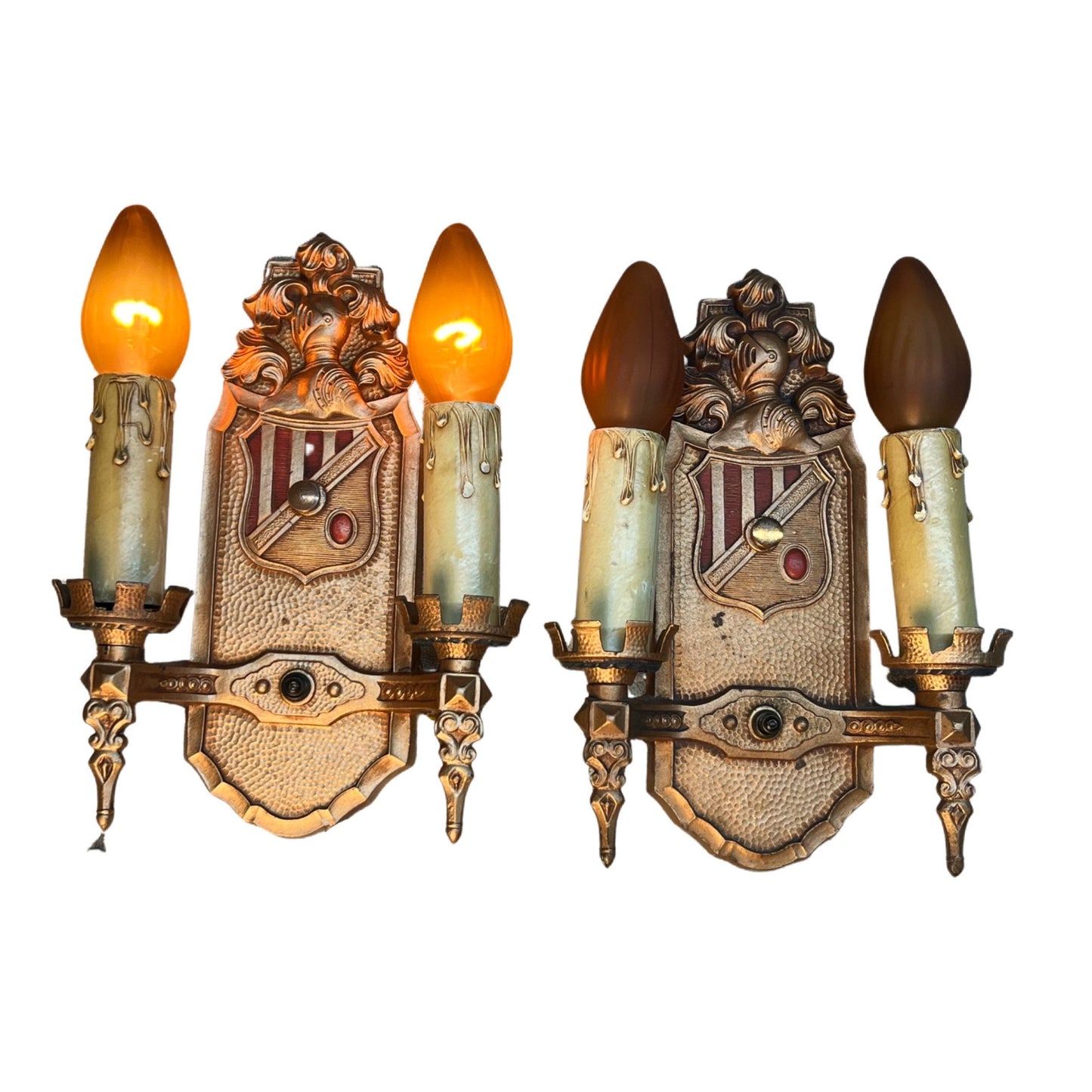 Markel Double sconces with knight, shield and original finish