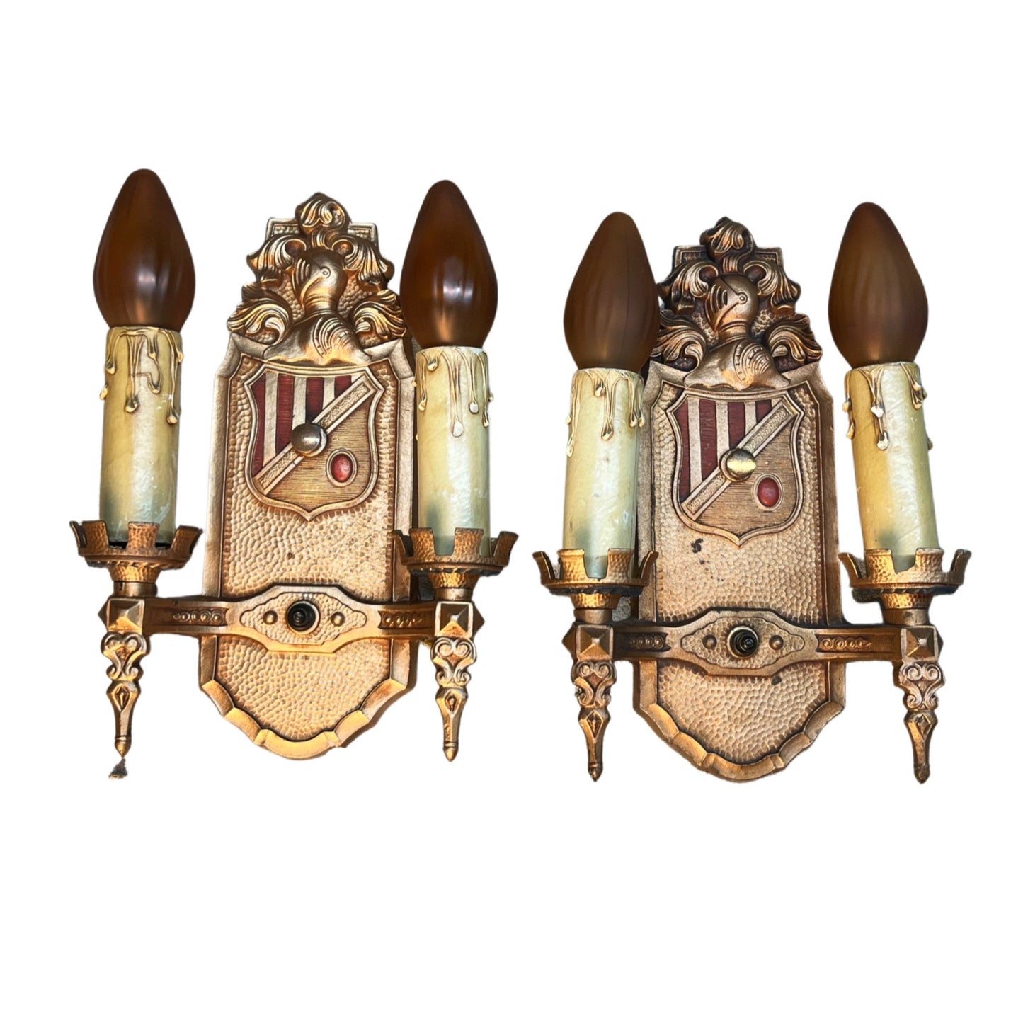 Markel Double sconces with knight, shield and original finish